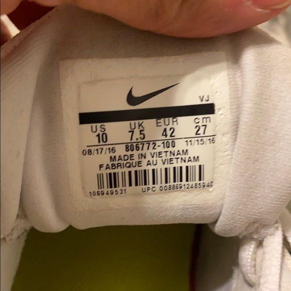 Nikes - Picture 5 of 5